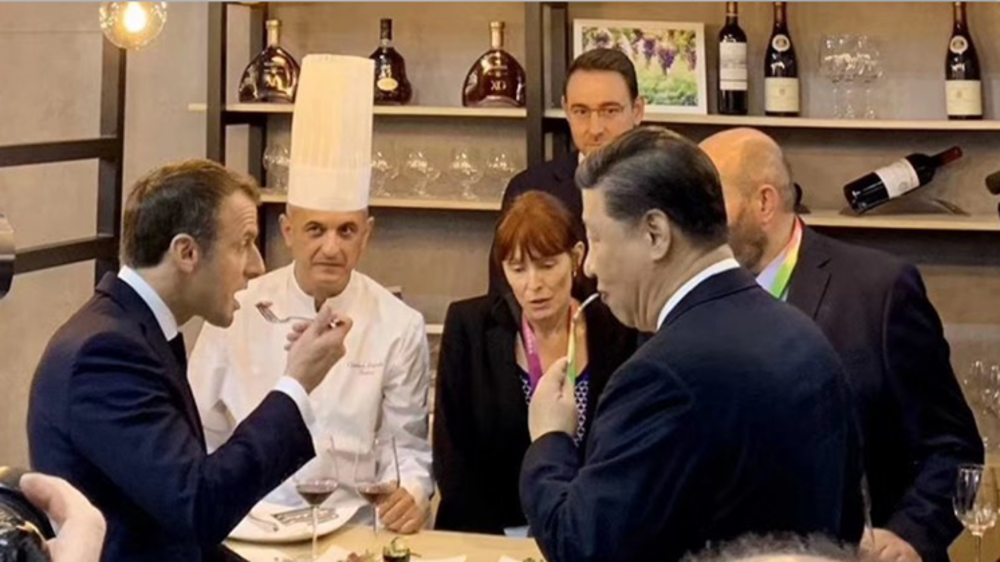 Le président Xi Jinping a pu déguster de la viande bovine française de label rouge en compagnie du président Emmanuel Macron et apprécier les qualités gustatives des races charolaise, salers et limousine. © Twitter @Interbev_fr